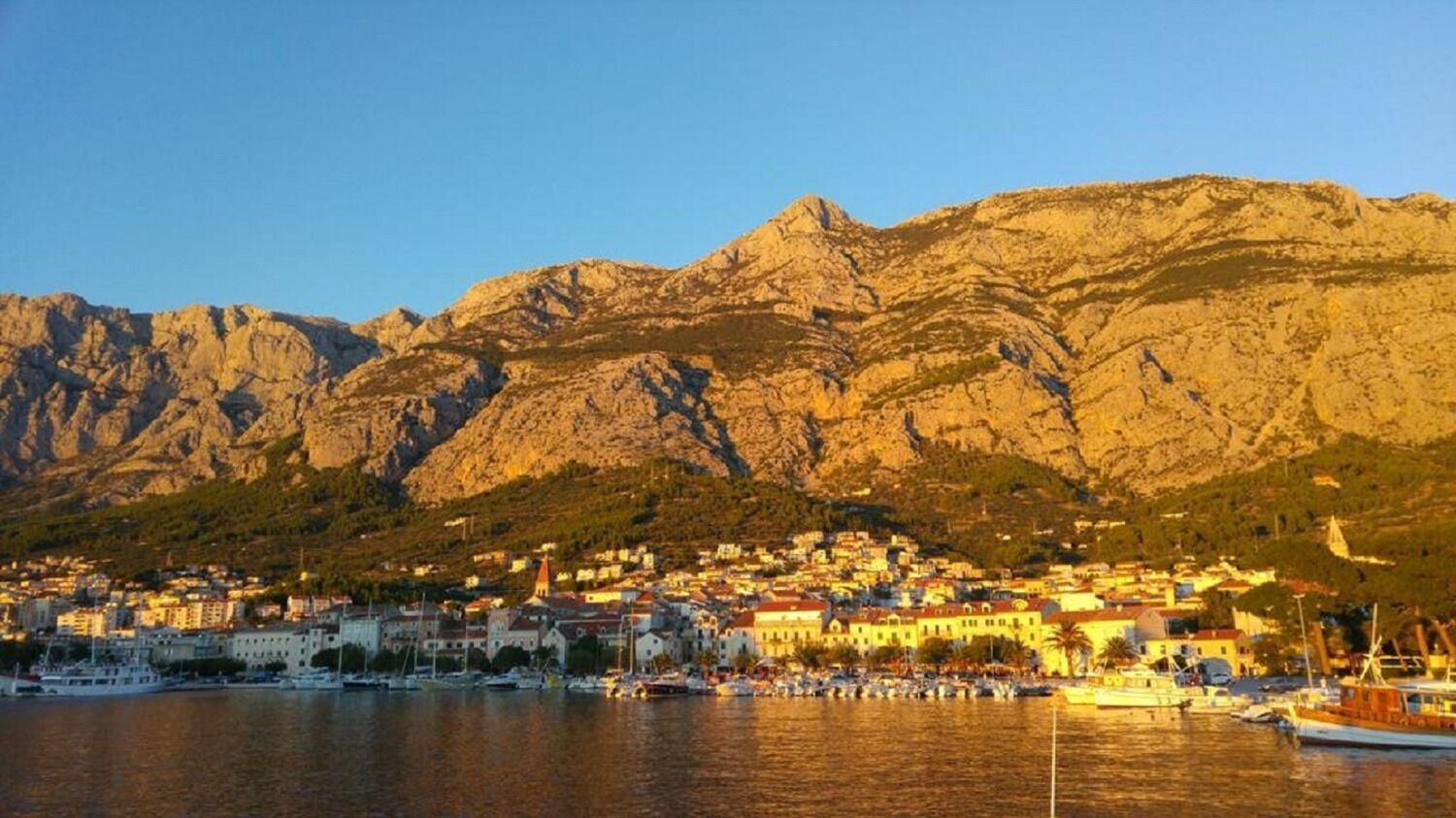 Apartment Denis - Great Location & Large Terrace Makarska Eksteriør billede