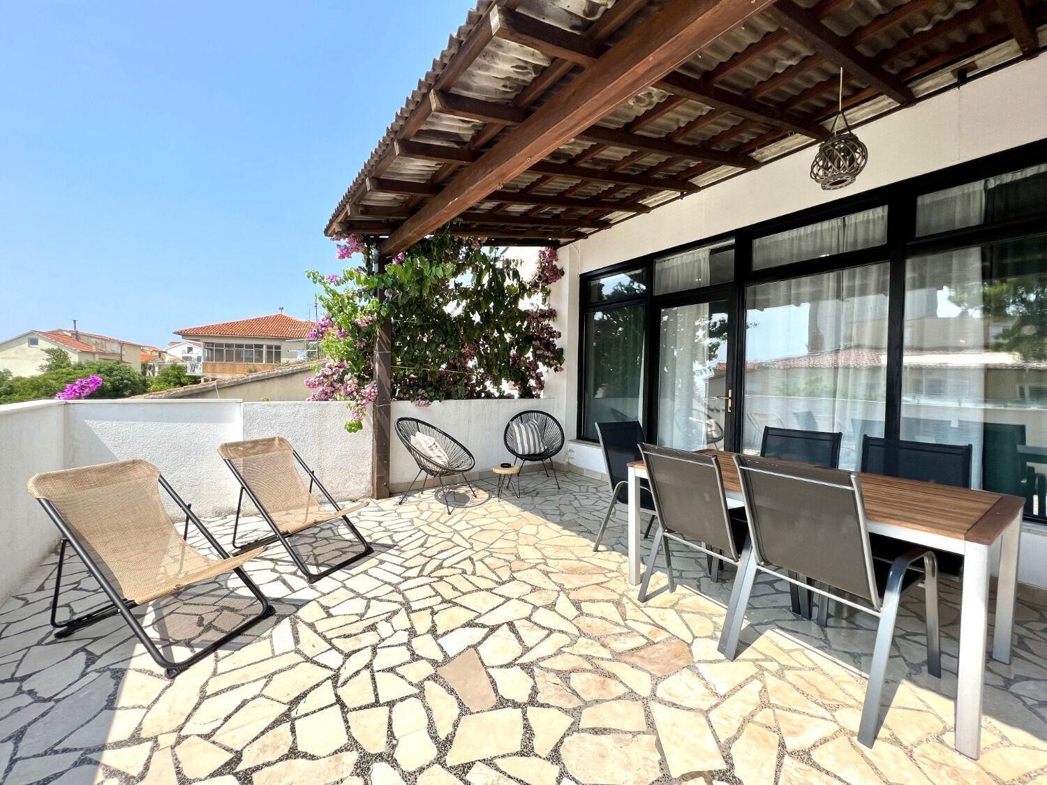 Apartment Denis - Great Location & Large Terrace Makarska Eksteriør billede